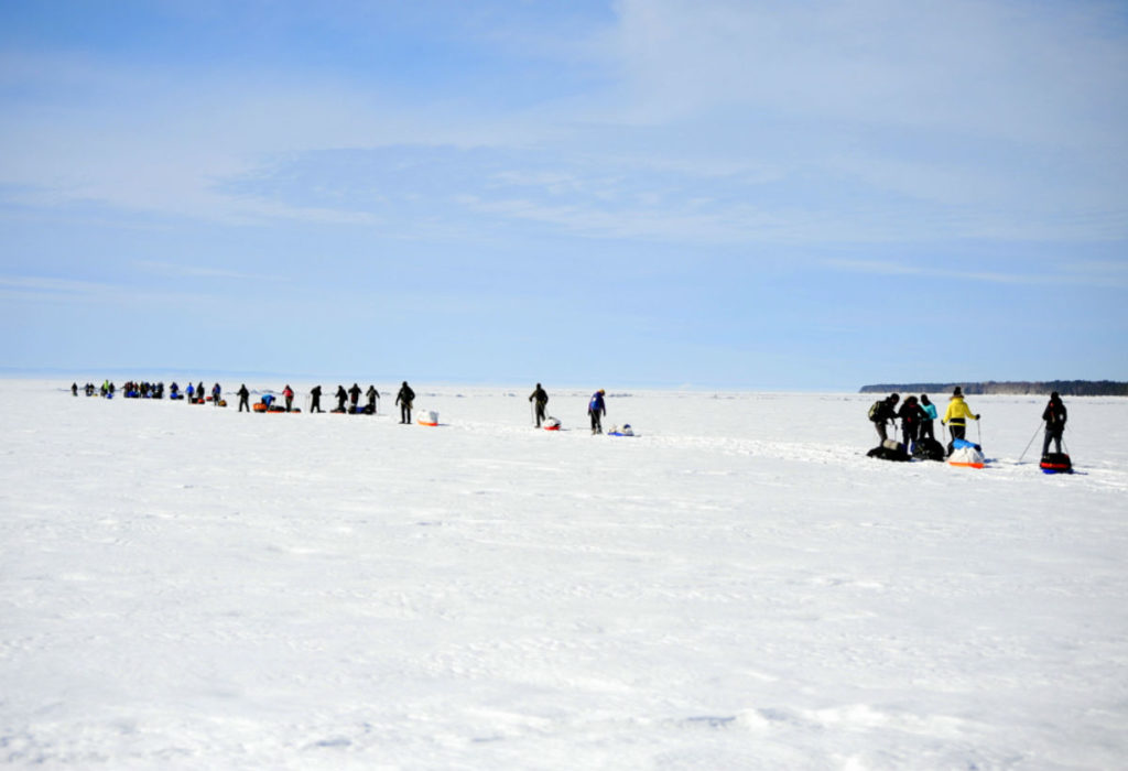 L'ensemble des participants sur la glace du Lac-St-Jean